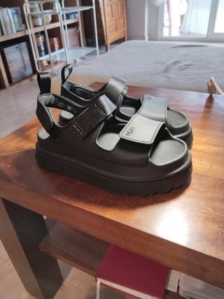 Sandalias UGG negras, talla 38