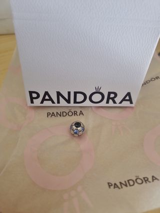 Charm Pandora fútbol azul