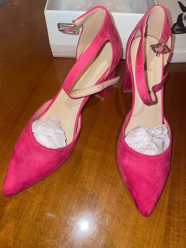 Sandalias tacón fucsia