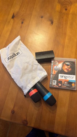 PS3 (PlayStation 3) negra + 22 juegos