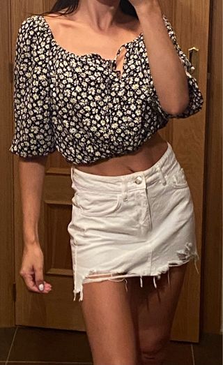 Top Bershka XS - Flores negras
