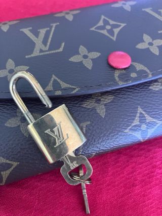 Candado Louis Vuitton  metal dorado 