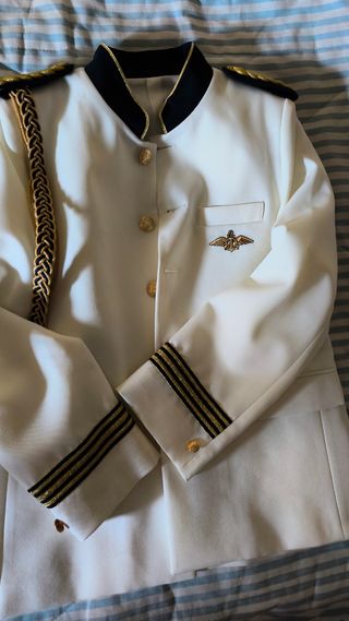 Traje de comunión blanco y dorado