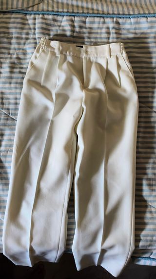 Traje de comunión blanco y dorado