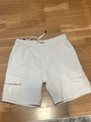 Shorts cargo Bershka blancos