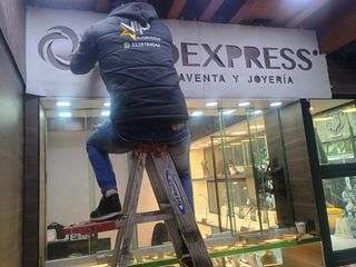 INSTALADOR DE VINILOS, RÓTULOS, FABRICACIÓN.