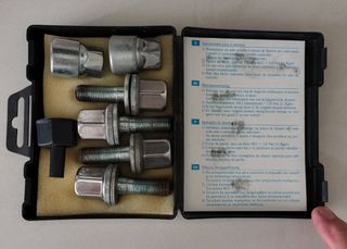 Tornillos antirrobo llanta ALU. - Locky