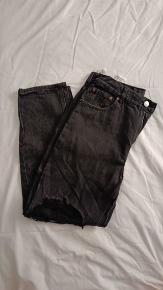 Vaqueros Mom Fit negros rotos