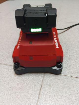 Cargador Hilti C 4-22 y batería 