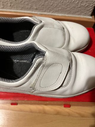 Zapatos blancos de seguridad con velcro 