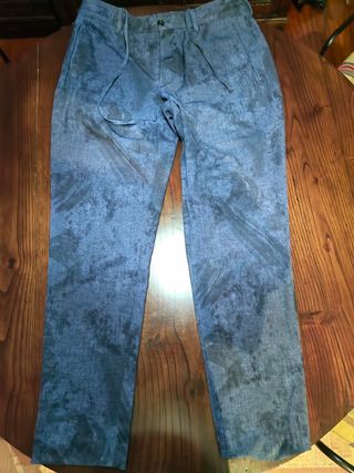 Pantalón Zara azul estampado