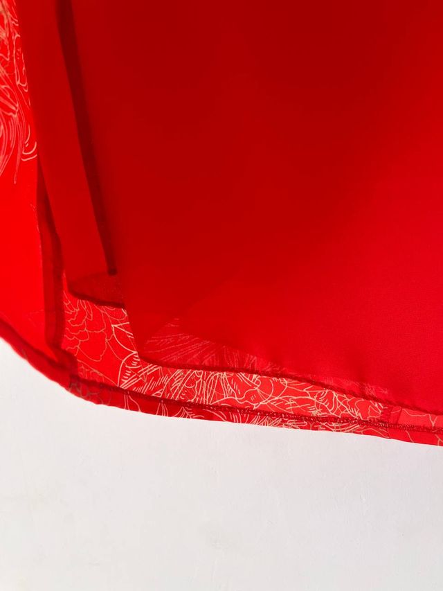 Falda roja estampada floral