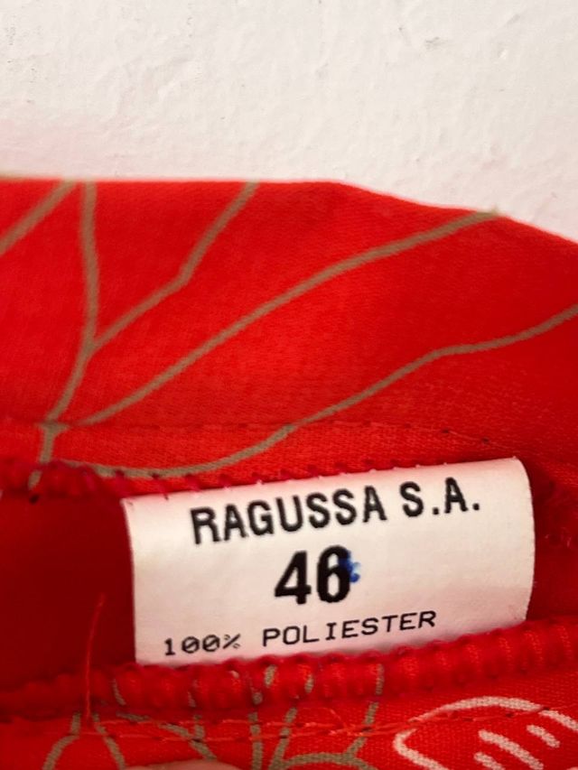 Falda roja estampada floral