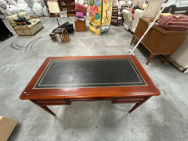 Escritorio madera y cuero