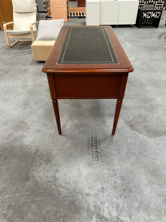Escritorio madera y cuero