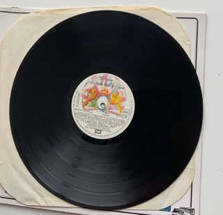 Queen - A Night At The Opera LP vinilo.