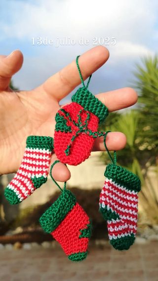 Adornos Navidad crochet - Mini calcetines, setas