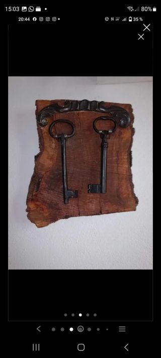 Chiavi antiche in ferro battuto - Appendino in legno