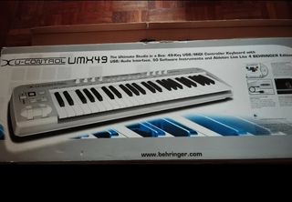 Teclado MIDI Behringer UMX49