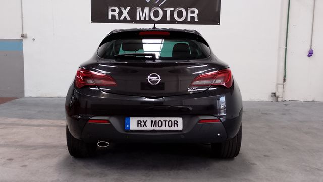 Opel Astra GTC TURBO 3P 2012