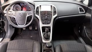 Opel Astra GTC TURBO 3P 2012