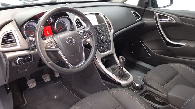 Opel Astra GTC TURBO 3P 2012