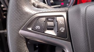 Opel Astra GTC TURBO 3P 2012