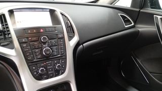 Opel Astra GTC TURBO 3P 2012