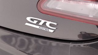 Opel Astra GTC TURBO 3P 2012