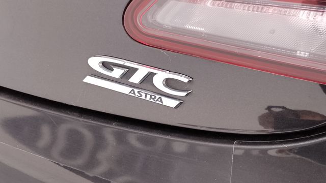 Opel Astra GTC TURBO 3P 2012