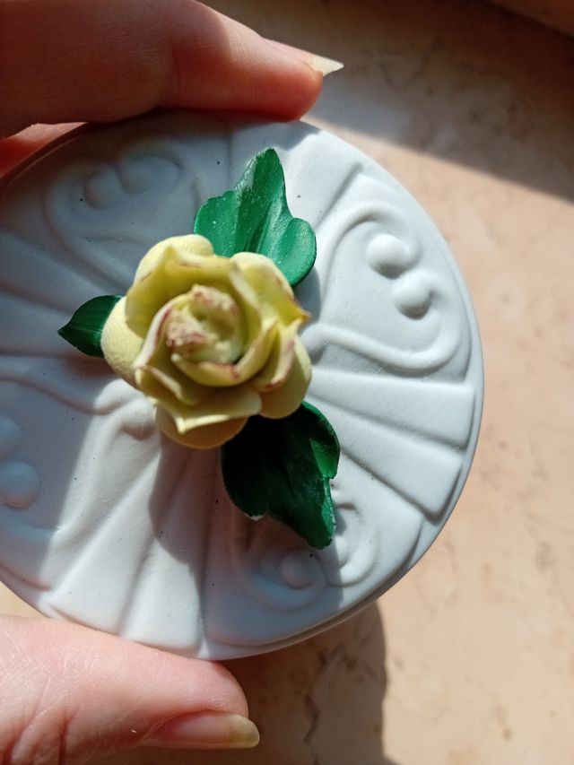 Cofanetto ? Capodimonte? Foglia rotta