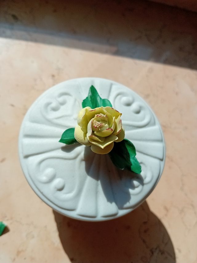 Cofanetto ? Capodimonte? Foglia rotta