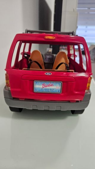 Coche Barbie Ford rojo