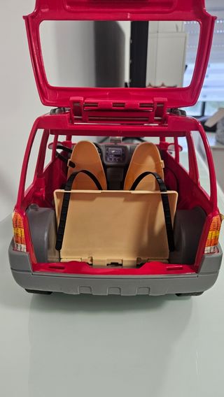 Coche Barbie Ford rojo