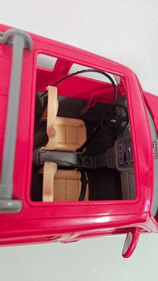 Coche Barbie Ford rojo