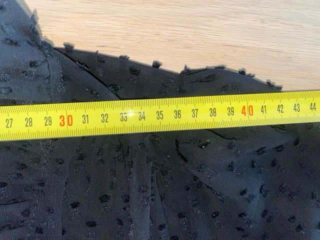 Miniabito nero con pois a rilievo