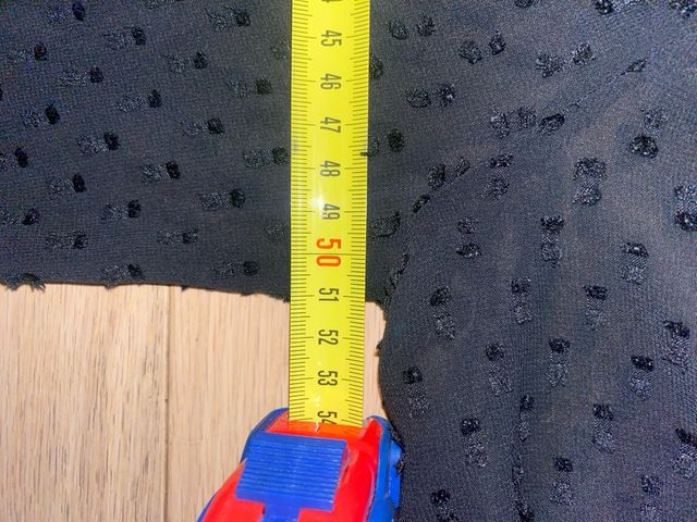 Miniabito nero con pois a rilievo