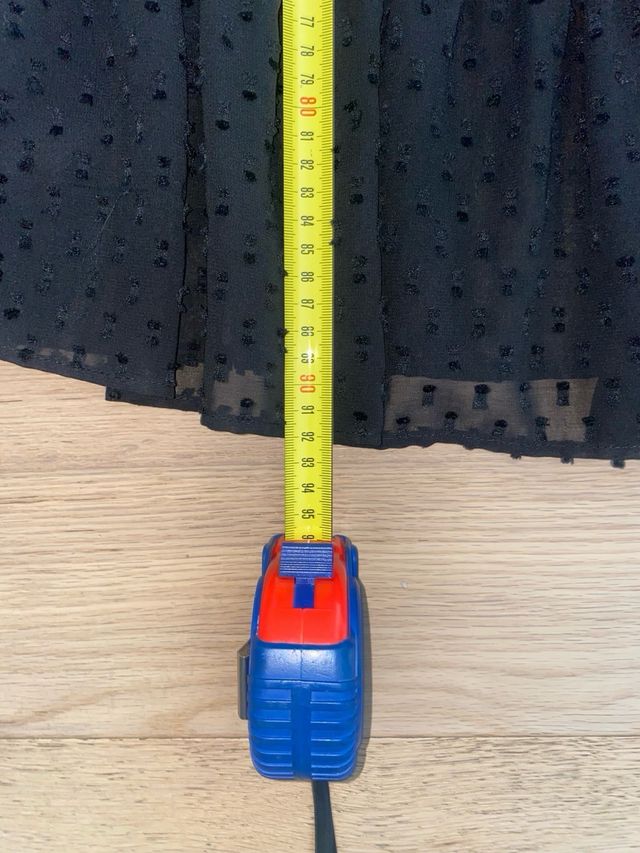 Miniabito nero con pois a rilievo