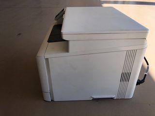 Impresora HP LaserJet Pro MFP blanca