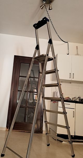Escalera aluminio plegable.