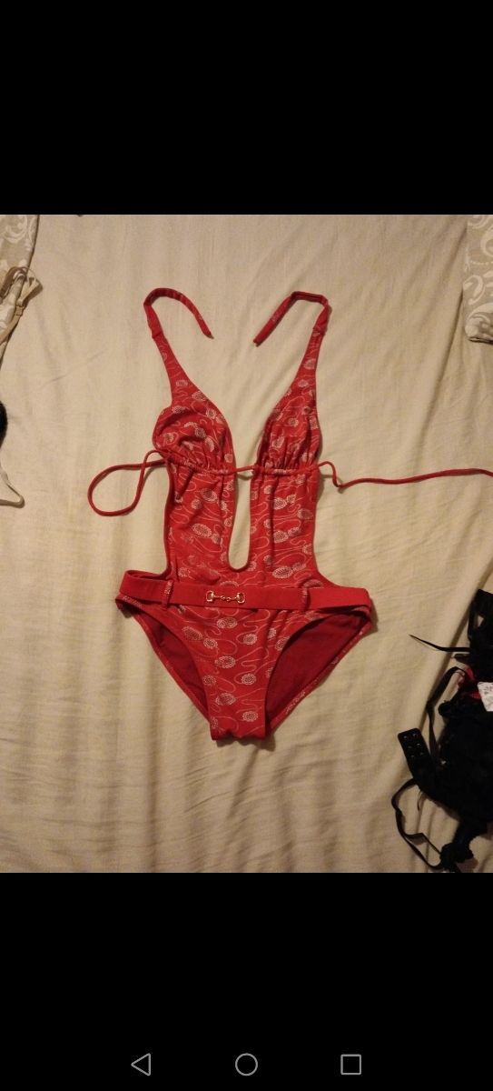 Costume intero rosso bellissimo ed elegante. 42/44