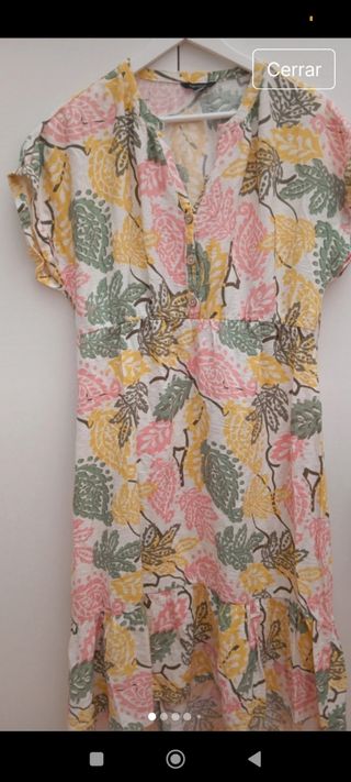 Vestido largo estampado floral
Falta cinturón 