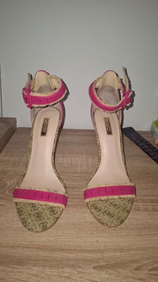 Tacones Guess rosa 