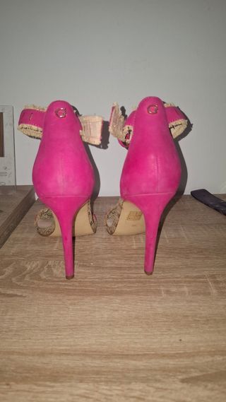 Tacones Guess rosa 