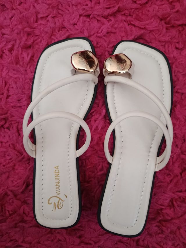 Sandalias blancas