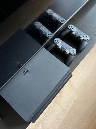 PS4 Pro (PlayStation 4 Pro) 1TB + 2 mandos