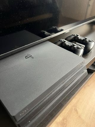 PS4 Pro (PlayStation 4 Pro) 1TB + 2 mandos