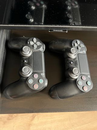 PS4 Pro (PlayStation 4 Pro) 1TB + 2 mandos