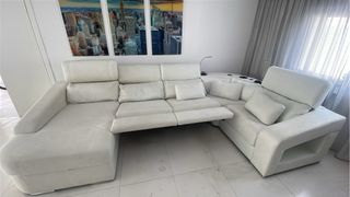 Sofá de cuero blanco rinconera