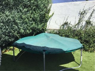 Cama elástica hexagonal 2.4m y funda para taparla